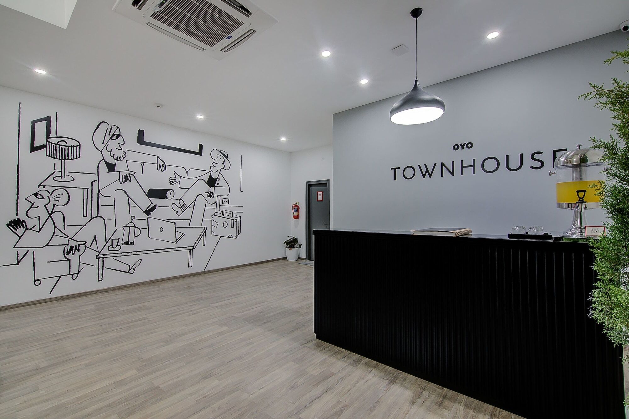 Oyo Townhouse 044 Sector 14 Gurugram Hotel Gurgáon Kültér fotó