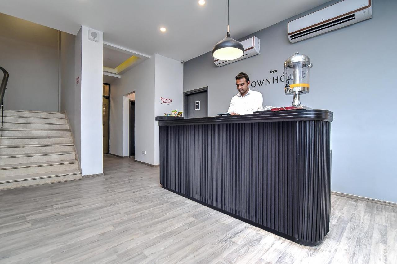Oyo Townhouse 044 Sector 14 Gurugram Hotel Gurgáon Kültér fotó