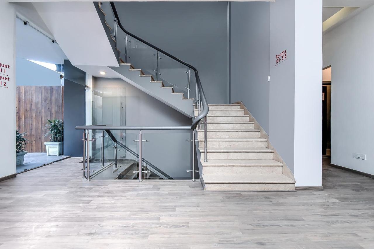 Oyo Townhouse 044 Sector 14 Gurugram Hotel Gurgáon Kültér fotó