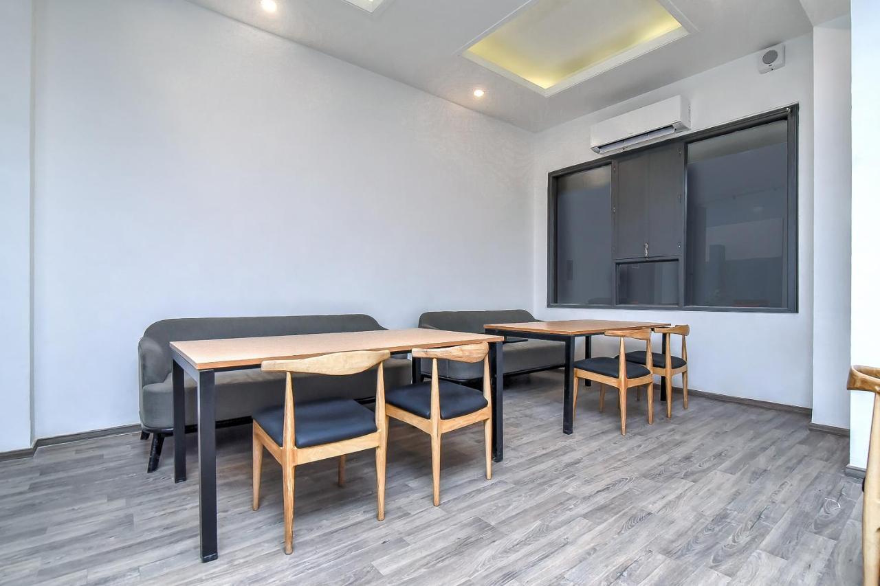 Oyo Townhouse 044 Sector 14 Gurugram Hotel Gurgáon Kültér fotó