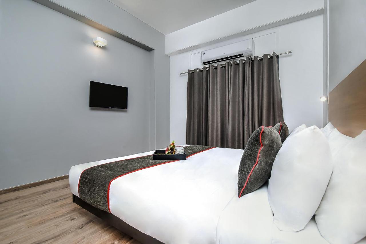 Oyo Townhouse 044 Sector 14 Gurugram Hotel Gurgáon Kültér fotó
