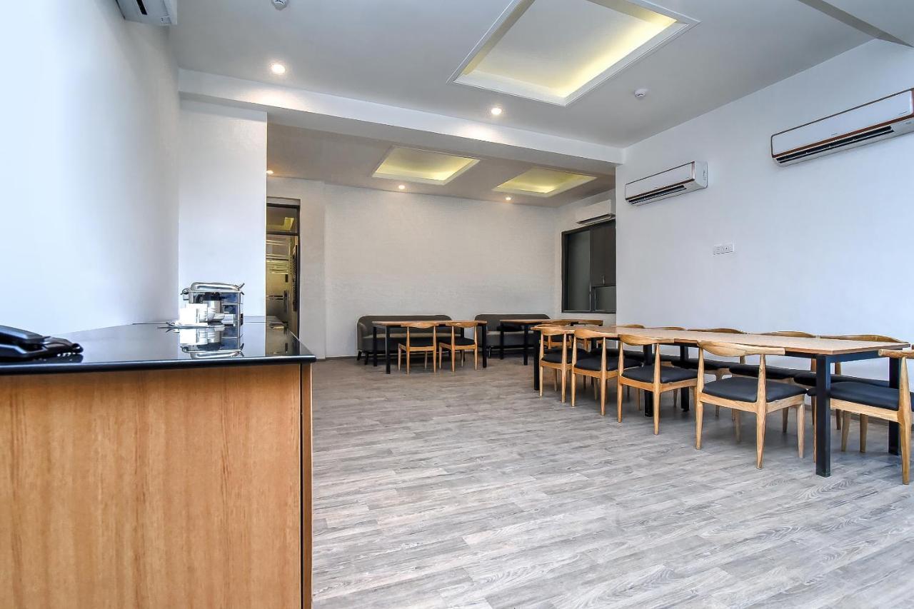 Oyo Townhouse 044 Sector 14 Gurugram Hotel Gurgáon Kültér fotó