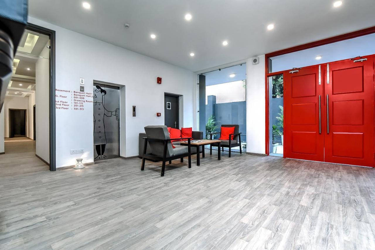 Oyo Townhouse 044 Sector 14 Gurugram Hotel Gurgáon Kültér fotó