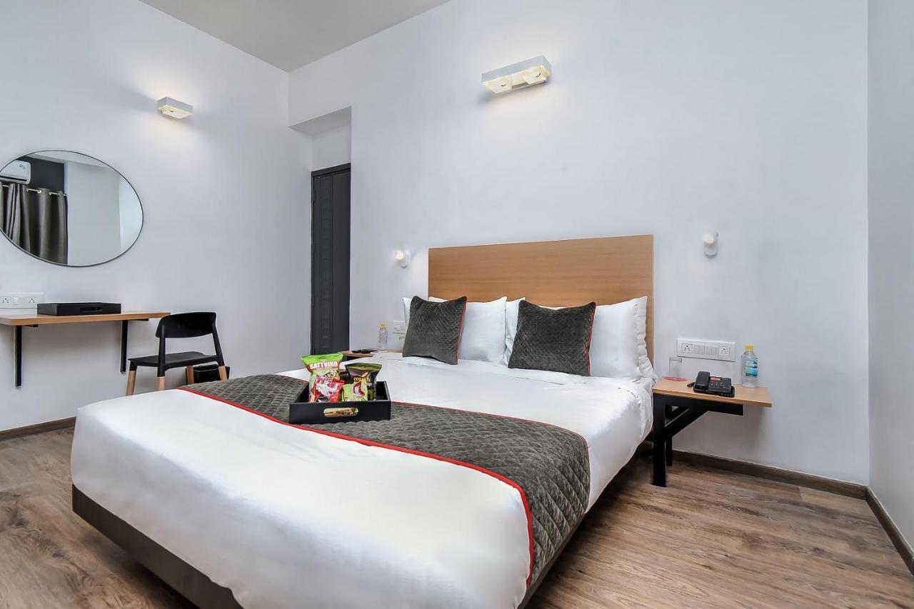 Oyo Townhouse 044 Sector 14 Gurugram Hotel Gurgáon Kültér fotó