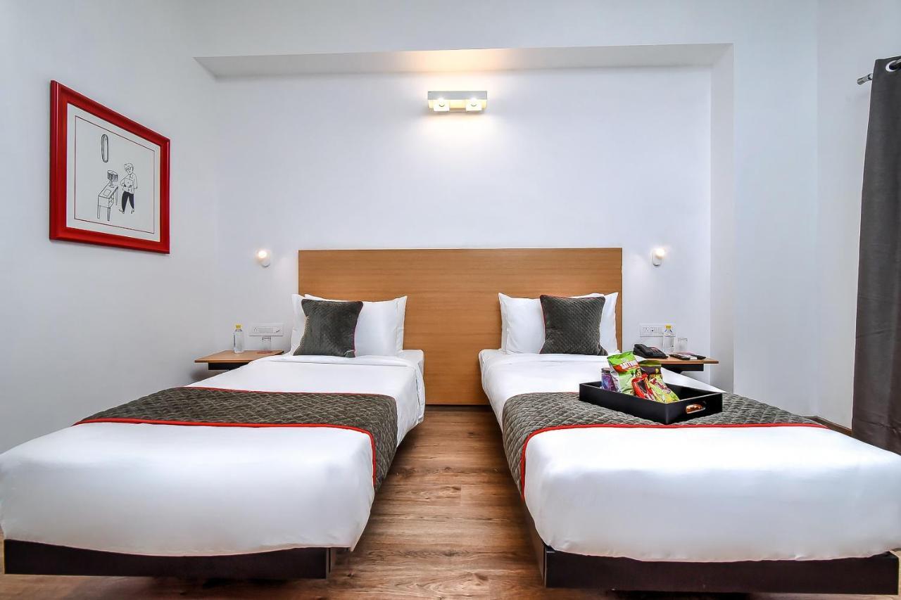 Oyo Townhouse 044 Sector 14 Gurugram Hotel Gurgáon Kültér fotó
