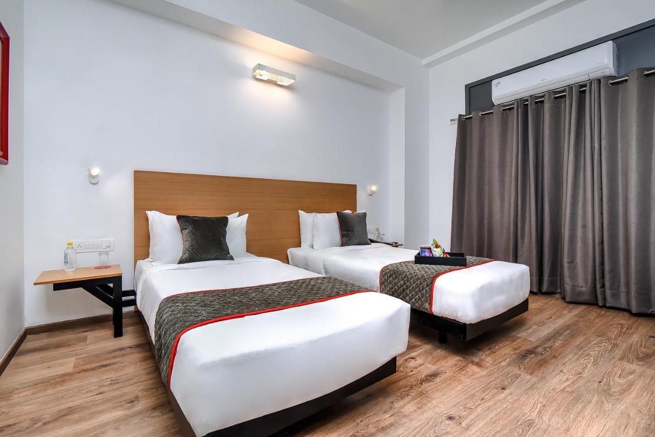 Oyo Townhouse 044 Sector 14 Gurugram Hotel Gurgáon Kültér fotó