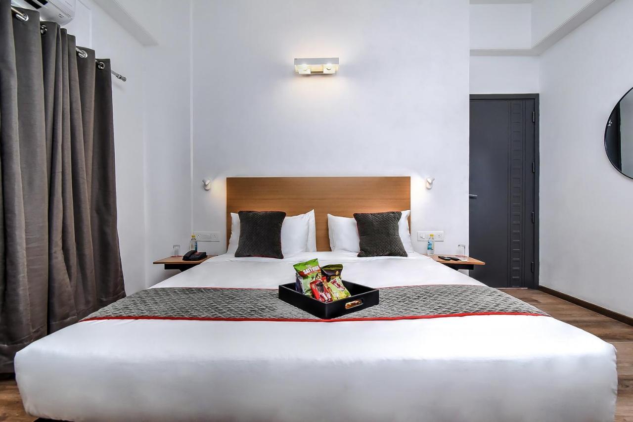 Oyo Townhouse 044 Sector 14 Gurugram Hotel Gurgáon Kültér fotó