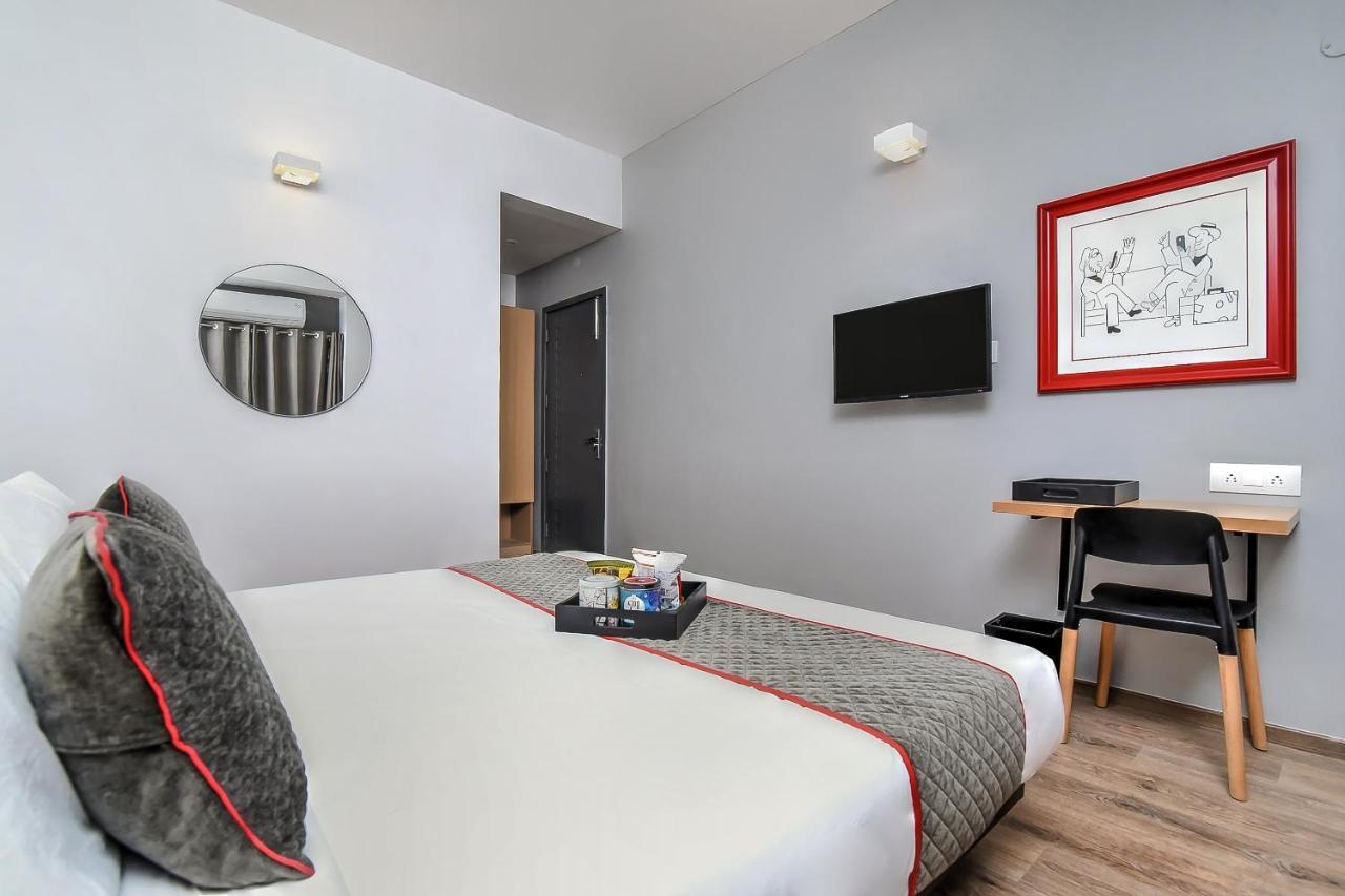 Oyo Townhouse 044 Sector 14 Gurugram Hotel Gurgáon Kültér fotó
