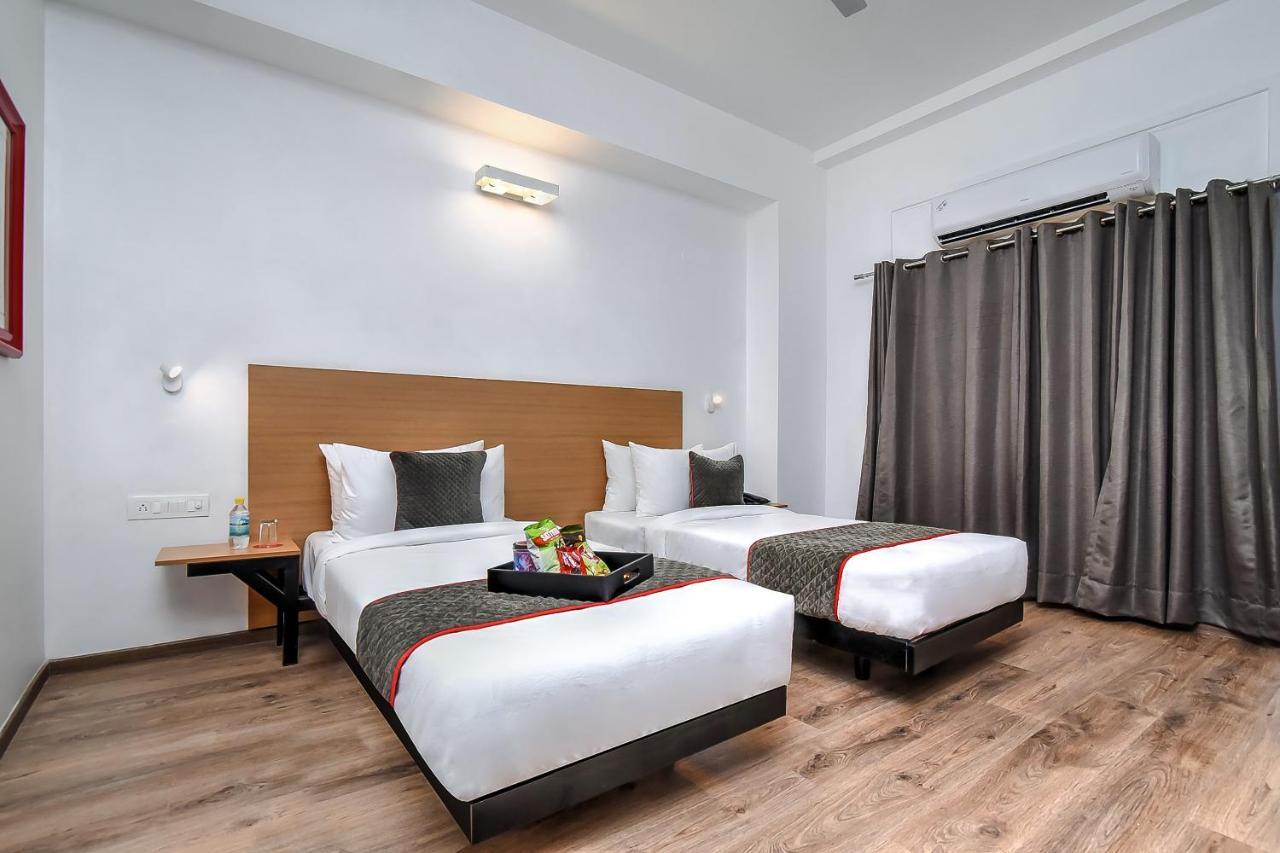 Oyo Townhouse 044 Sector 14 Gurugram Hotel Gurgáon Kültér fotó