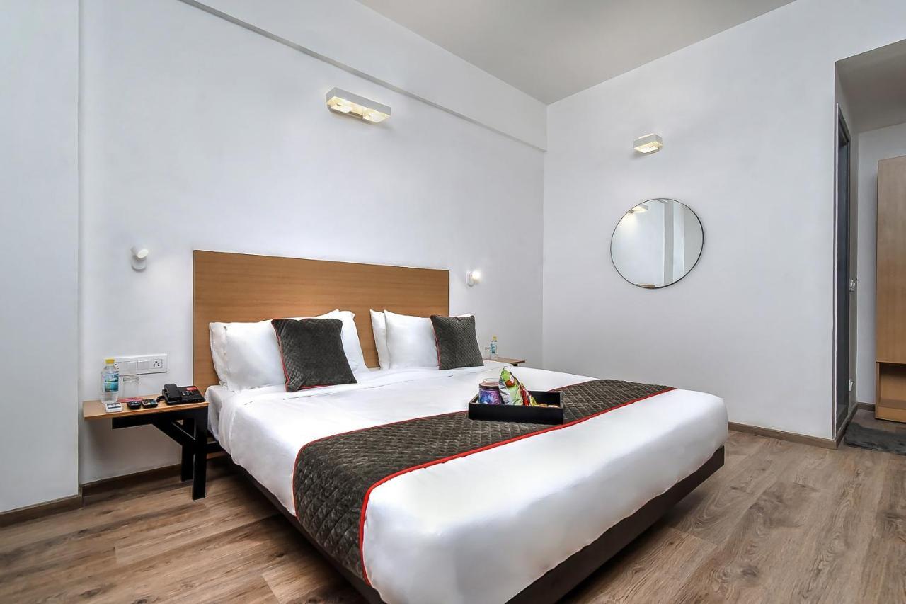 Oyo Townhouse 044 Sector 14 Gurugram Hotel Gurgáon Kültér fotó