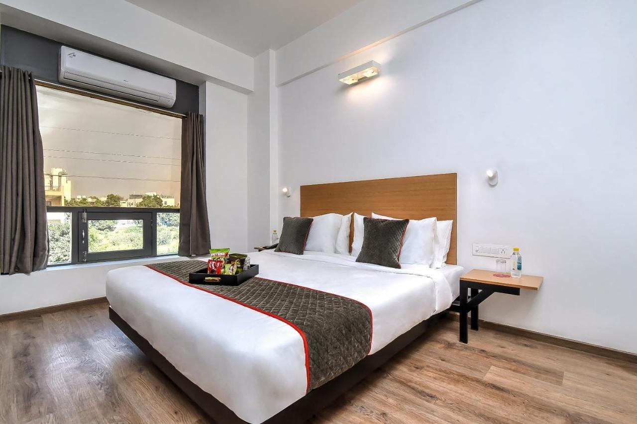 Oyo Townhouse 044 Sector 14 Gurugram Hotel Gurgáon Kültér fotó