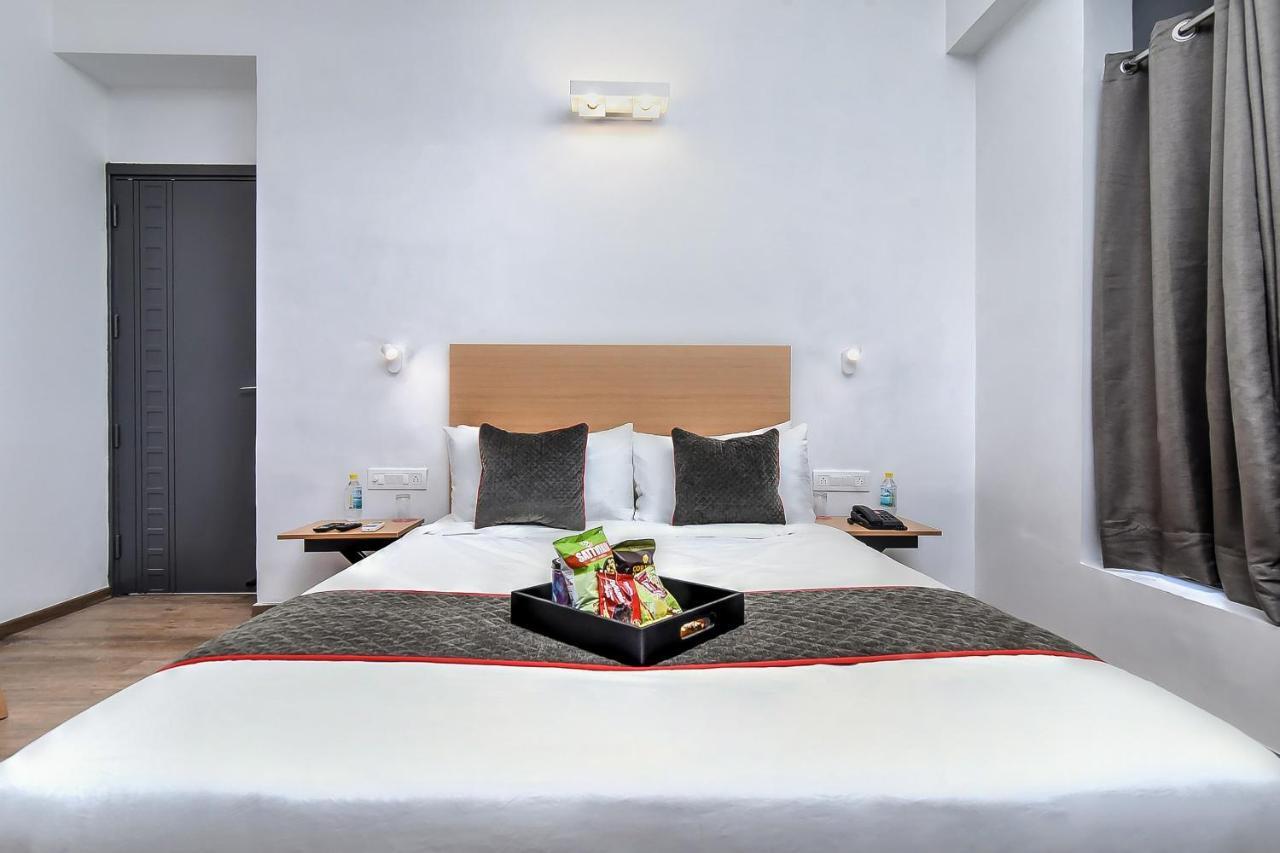 Oyo Townhouse 044 Sector 14 Gurugram Hotel Gurgáon Kültér fotó